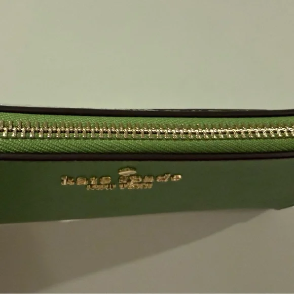 Kate Spade Vibrant Green Wristlet NWT *Fast Shipping* - Picture 5 of 10